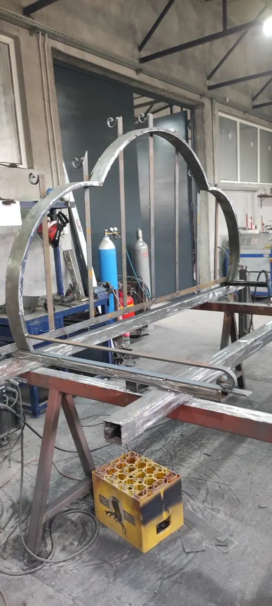Fabrication d'un châssis cintré à barreaux en atelier, L'Art de Faire
