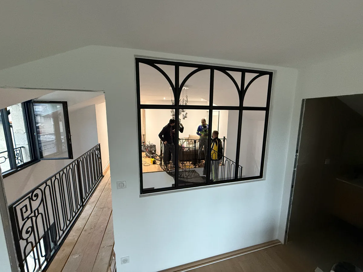 Miroir à cadre acier façon verrière d'atelier, réalisation L'Art de Faire