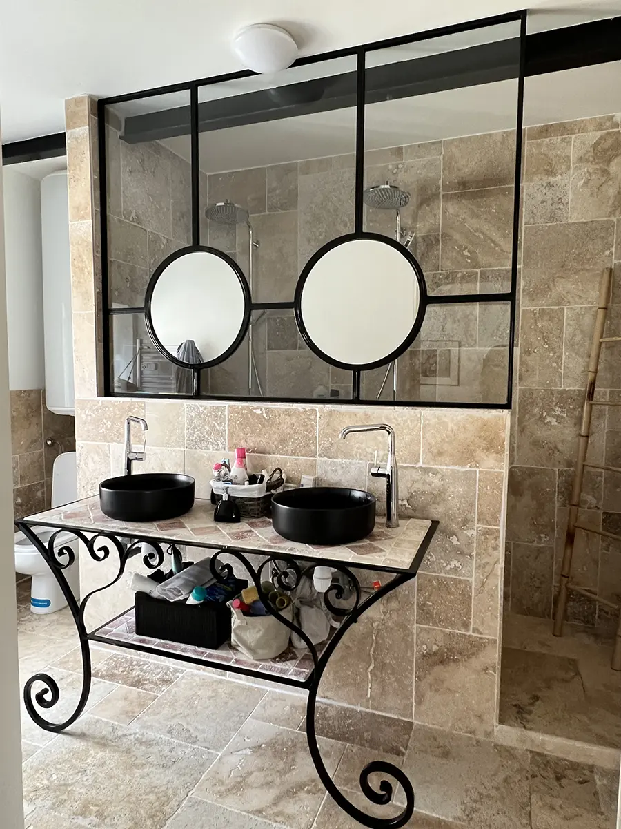 Meuble double vasque en fer forgé à volutes avec verrière de salle de bain, L'Art de Faire