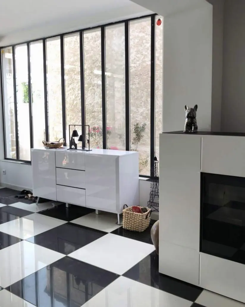Verrière fixe en acier séparant un salon de grande hauteur, L'Art de Faire